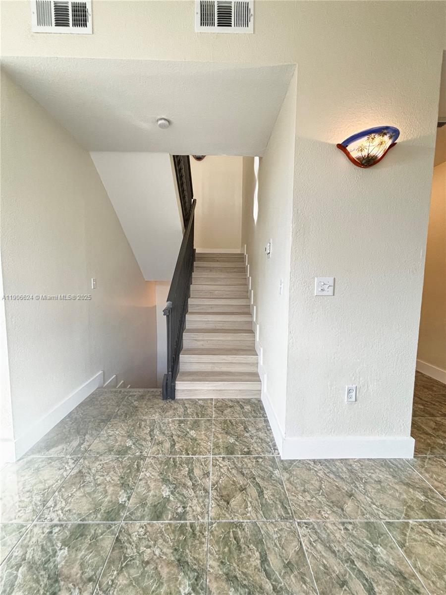 ROYAL PALMS CONDO - Residential Lease