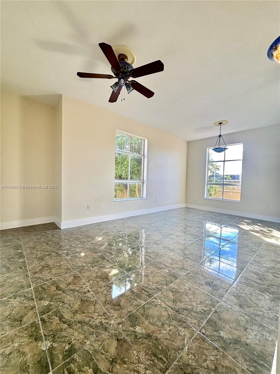 ROYAL PALMS CONDO - Residential Lease