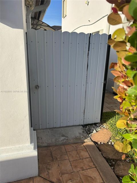 15535 SW 10th St Efficiency Miami FL 33194