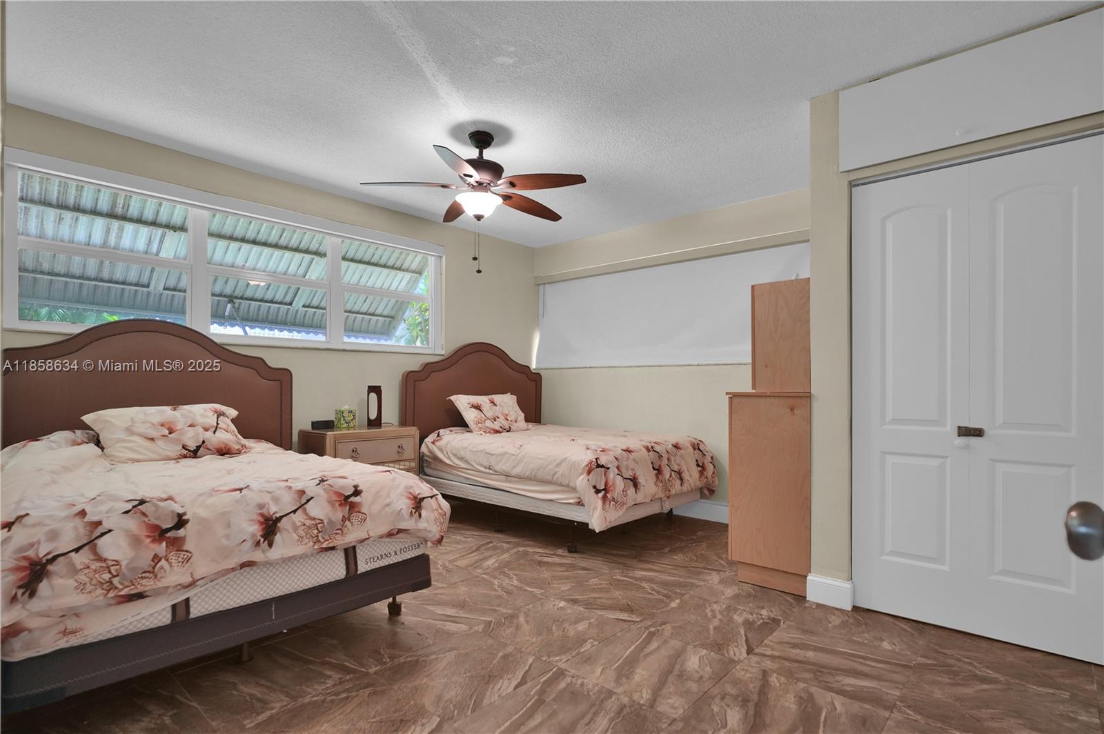 APRIL BREEZE CONDO - Residential