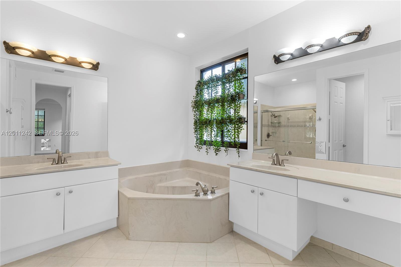 MARIPOSA POINTE AT WESTON - Residential