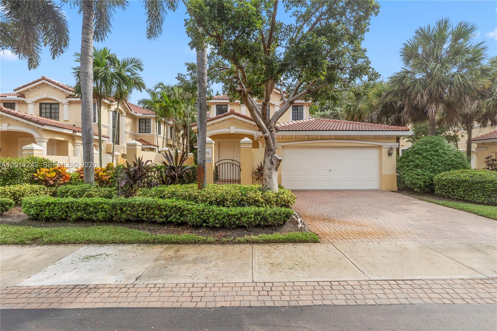 MARIPOSA POINTE AT WESTON - Residential