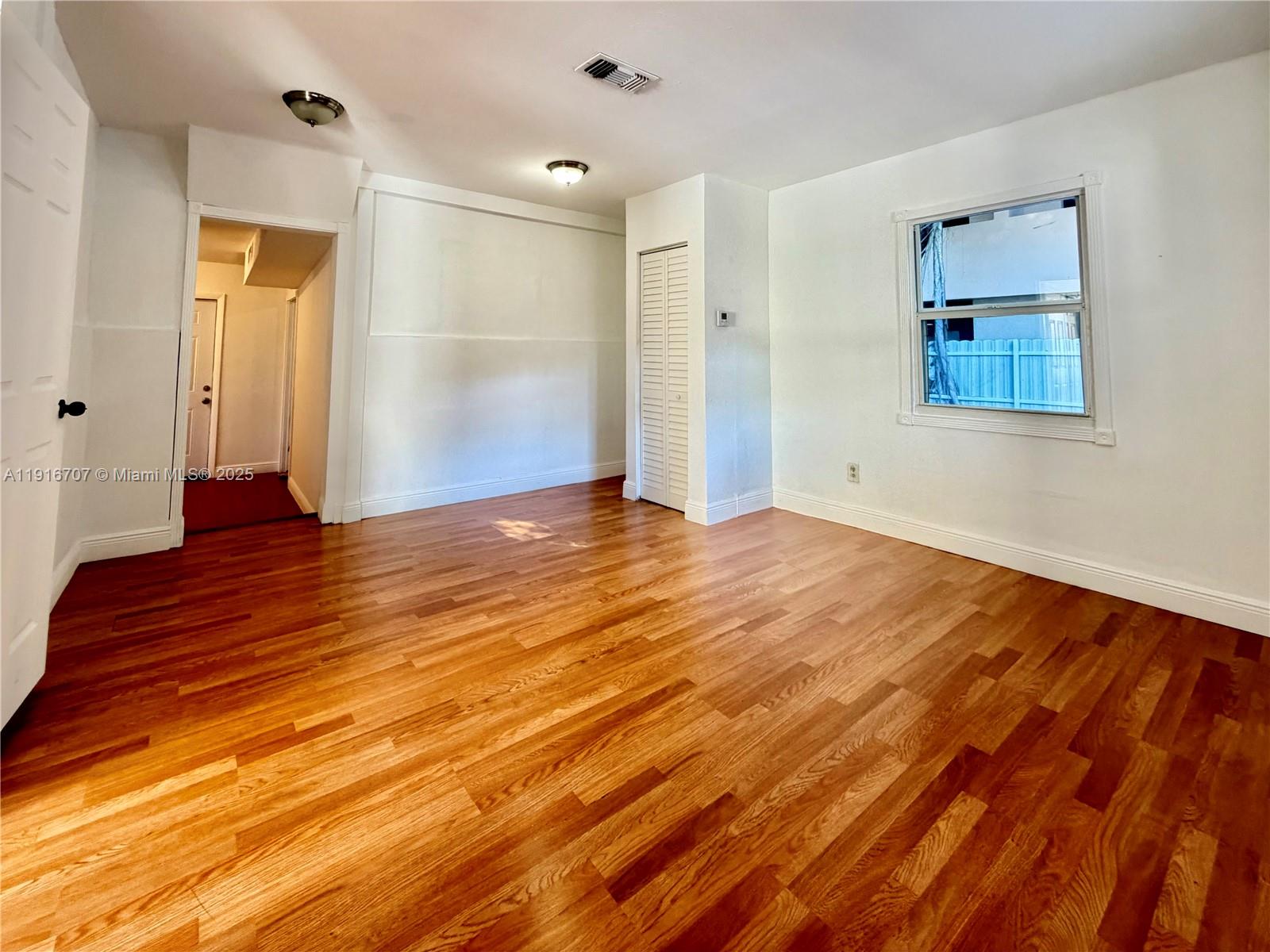 AMND MIAMI SUBURBAN ACRES - Residential Lease