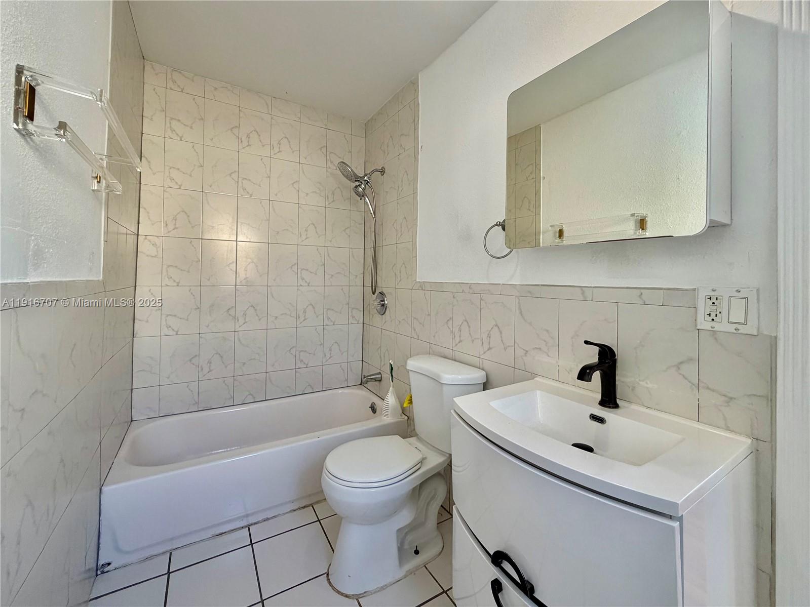 AMND MIAMI SUBURBAN ACRES - Residential Lease