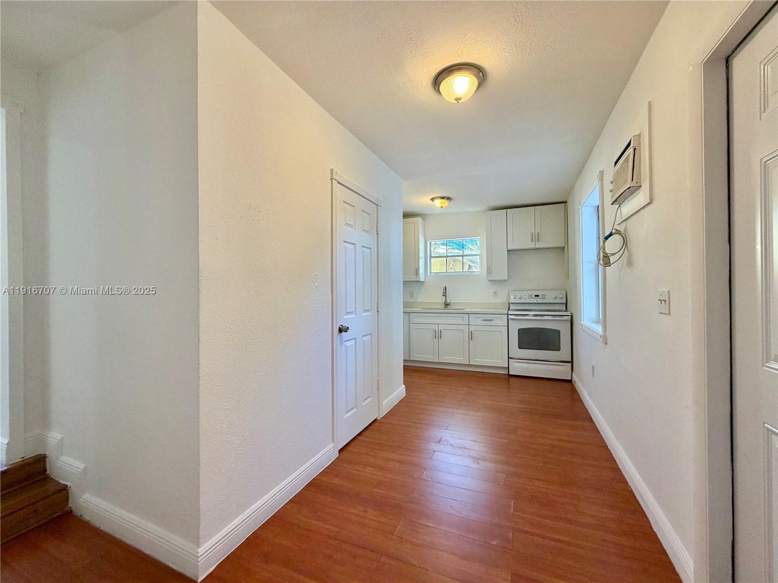 AMND MIAMI SUBURBAN ACRES - Residential Lease