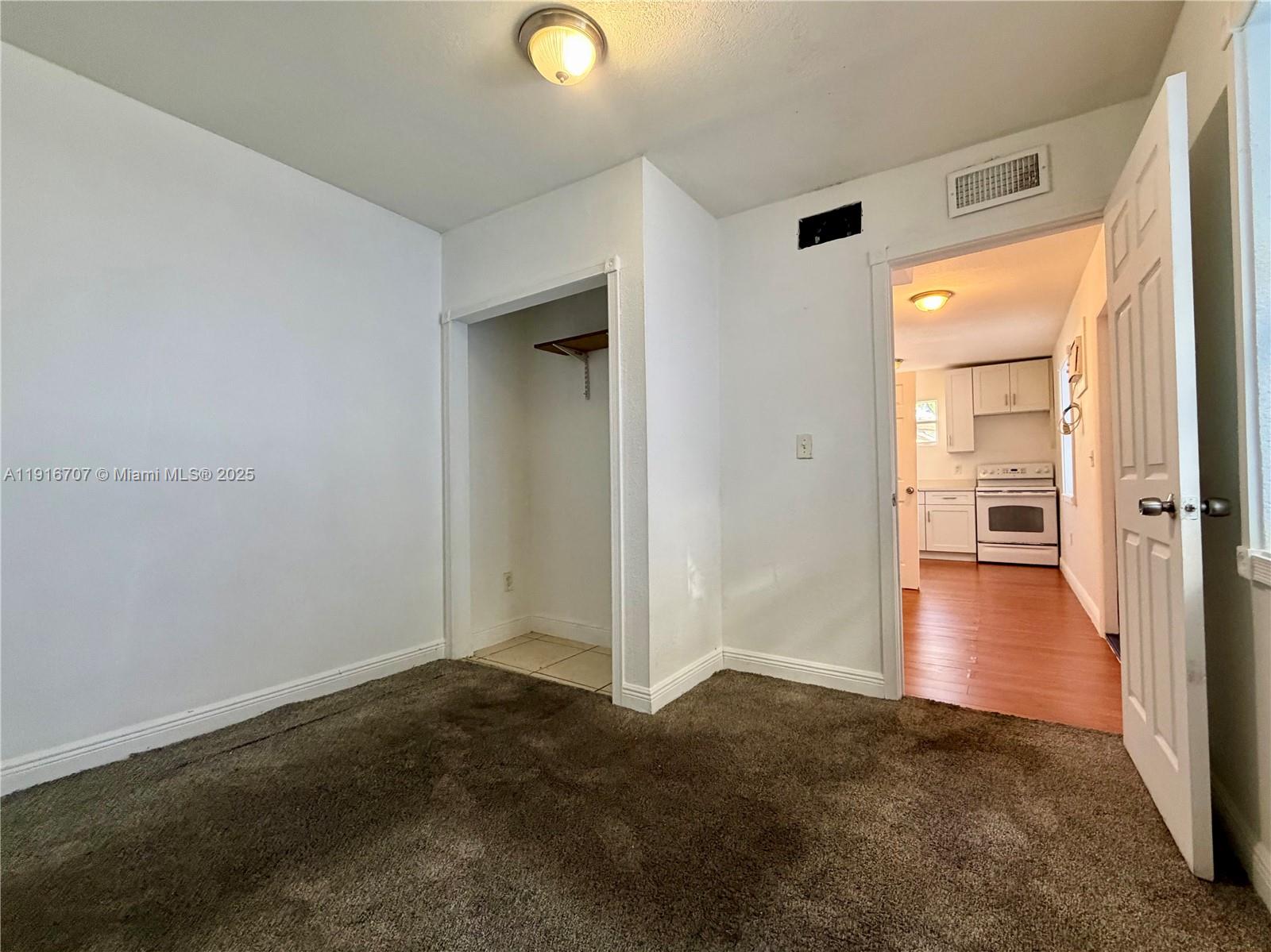 AMND MIAMI SUBURBAN ACRES - Residential Lease