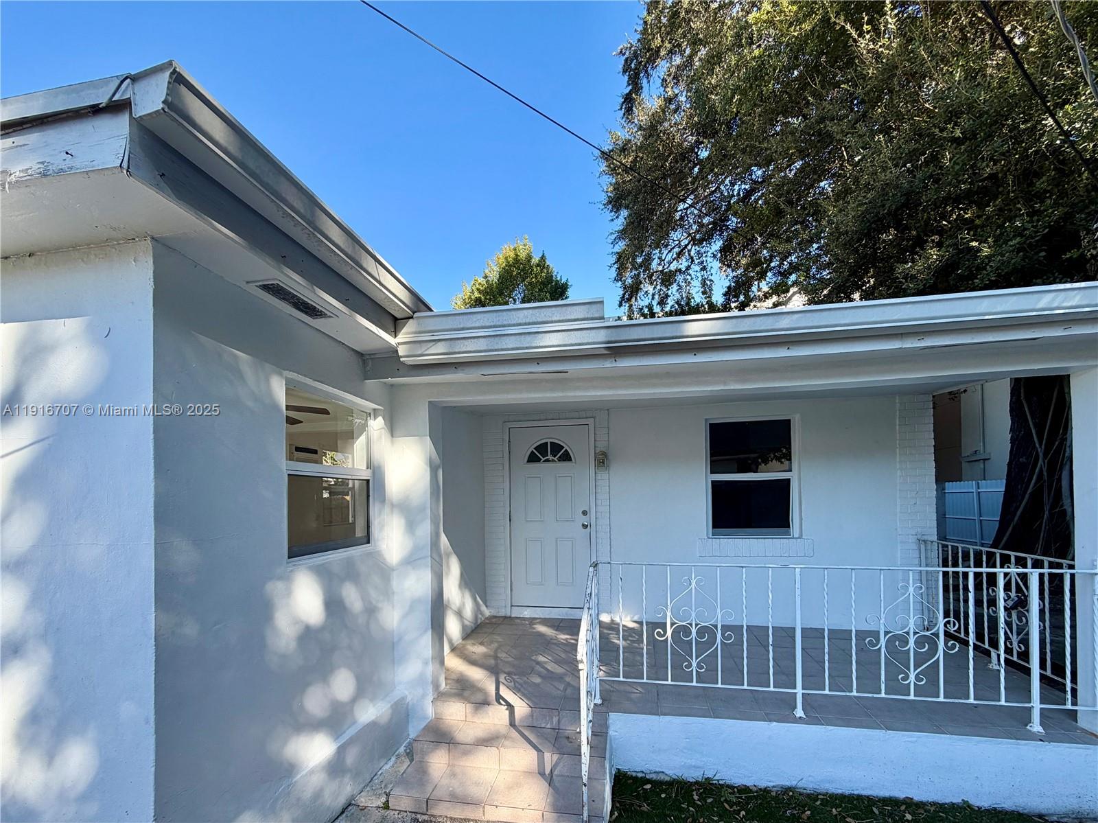 AMND MIAMI SUBURBAN ACRES - Residential Lease