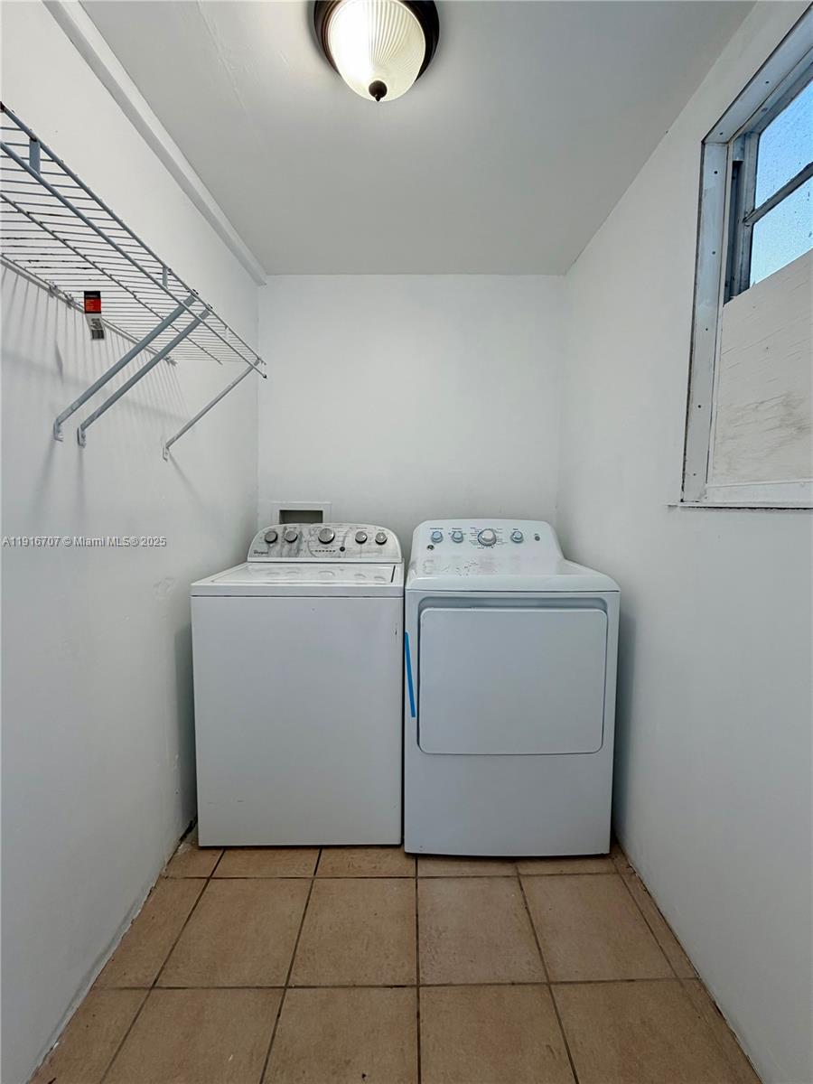 AMND MIAMI SUBURBAN ACRES - Residential Lease