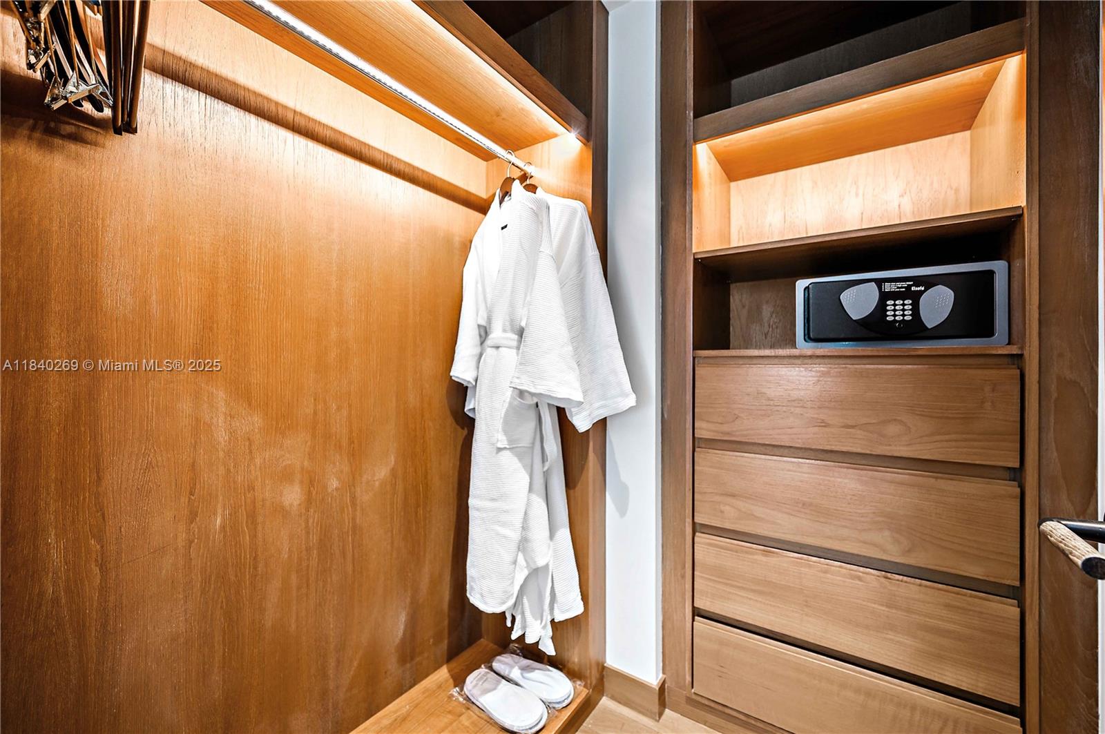 SETAI RESORT & RESIDENCES - Residential Lease