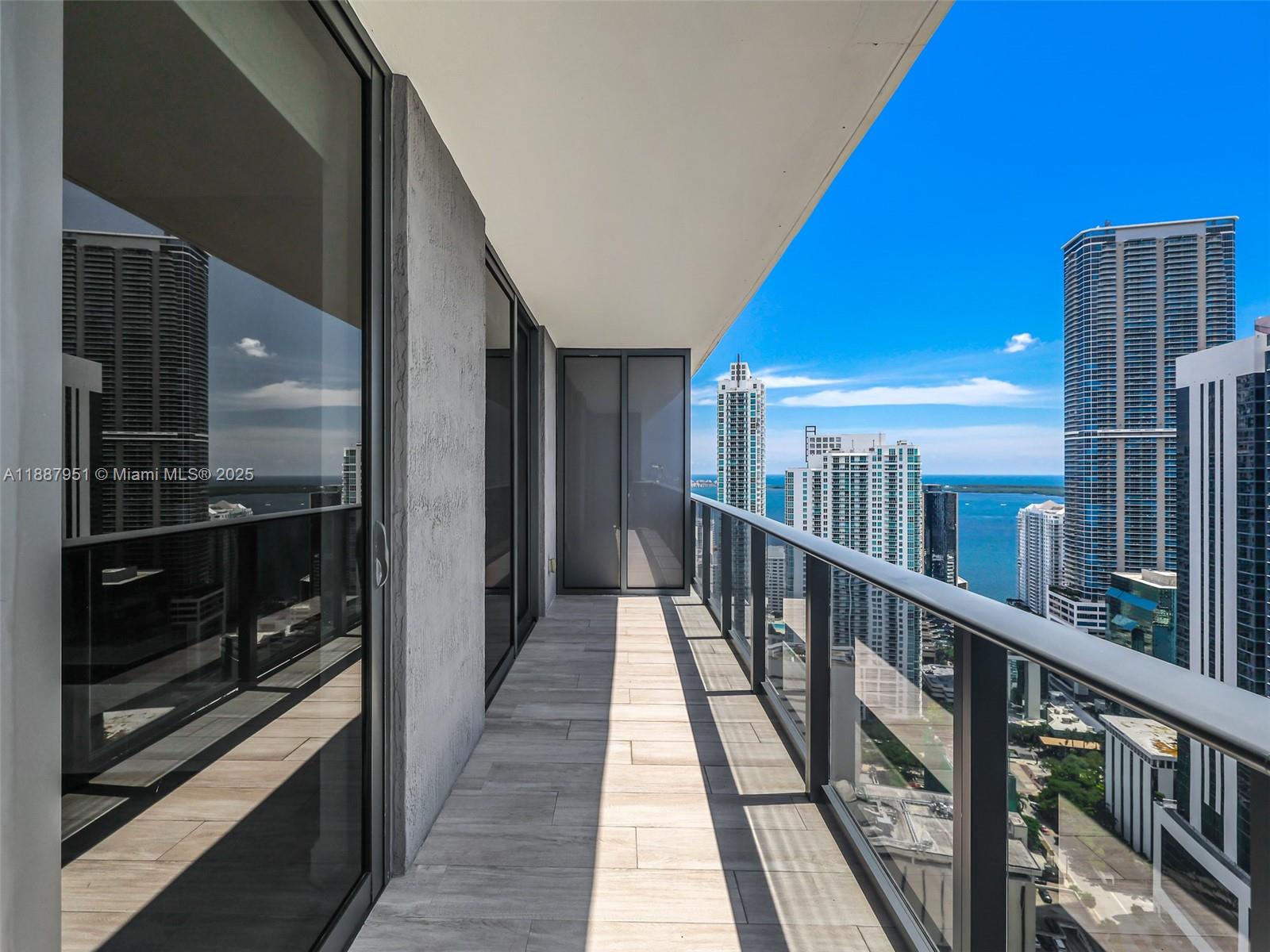45 SW 9th St 3905