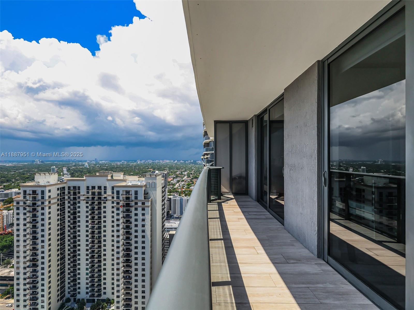 45 SW 9th St 3905