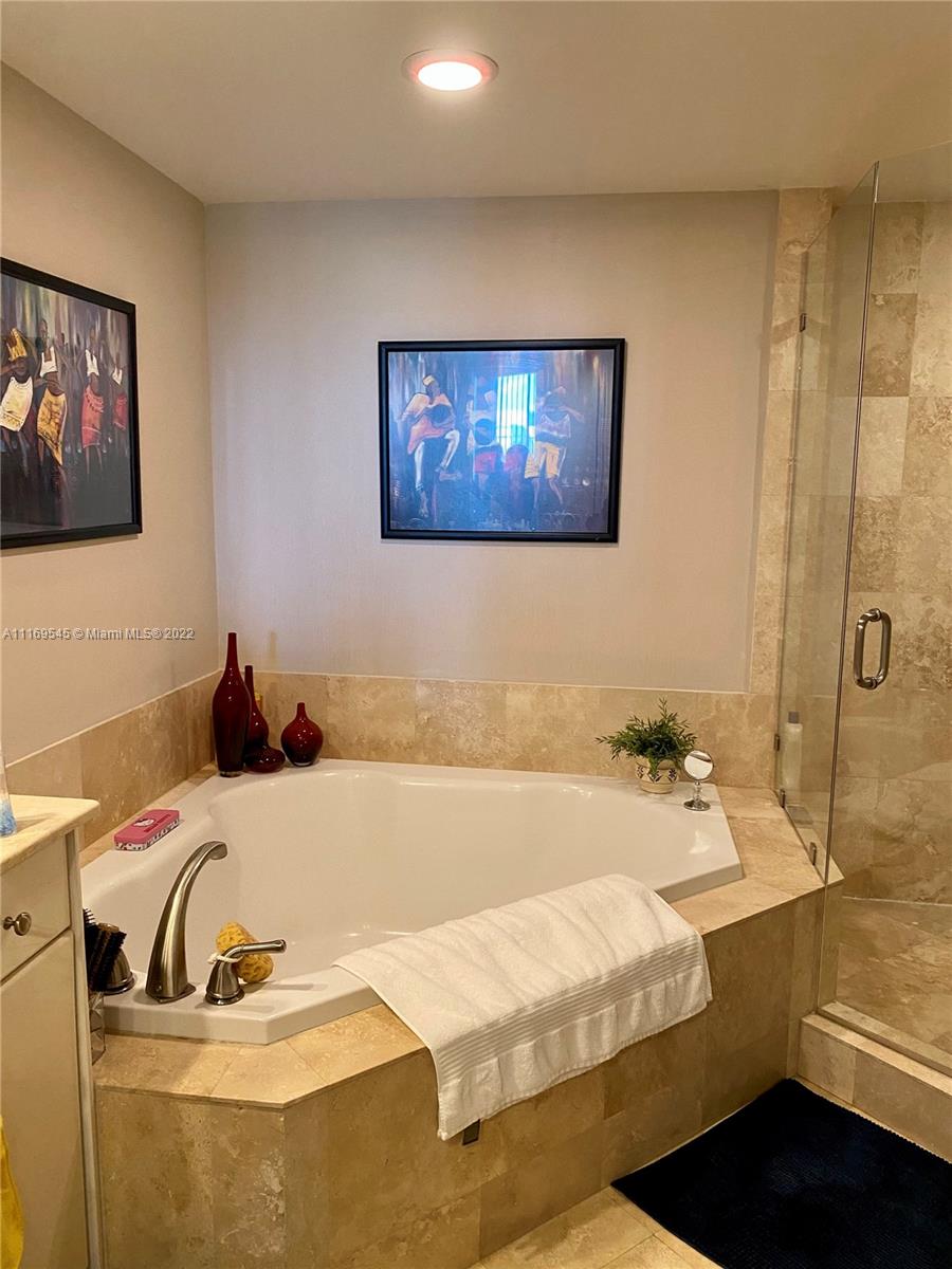 DUO CONDO WEST - Residential