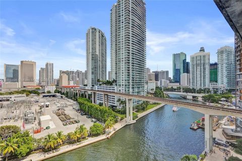 690 SW 1st Ct 1213 Miami FL 33130
