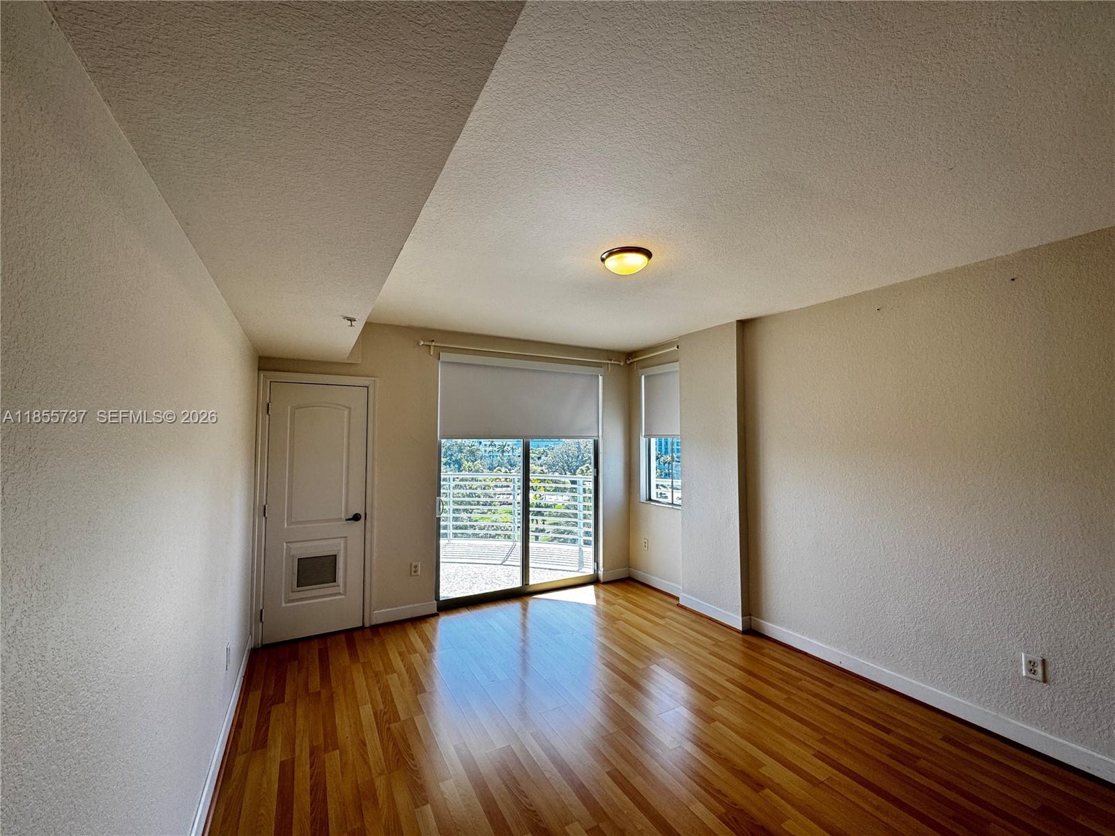 RADIUS CONDO - Residential