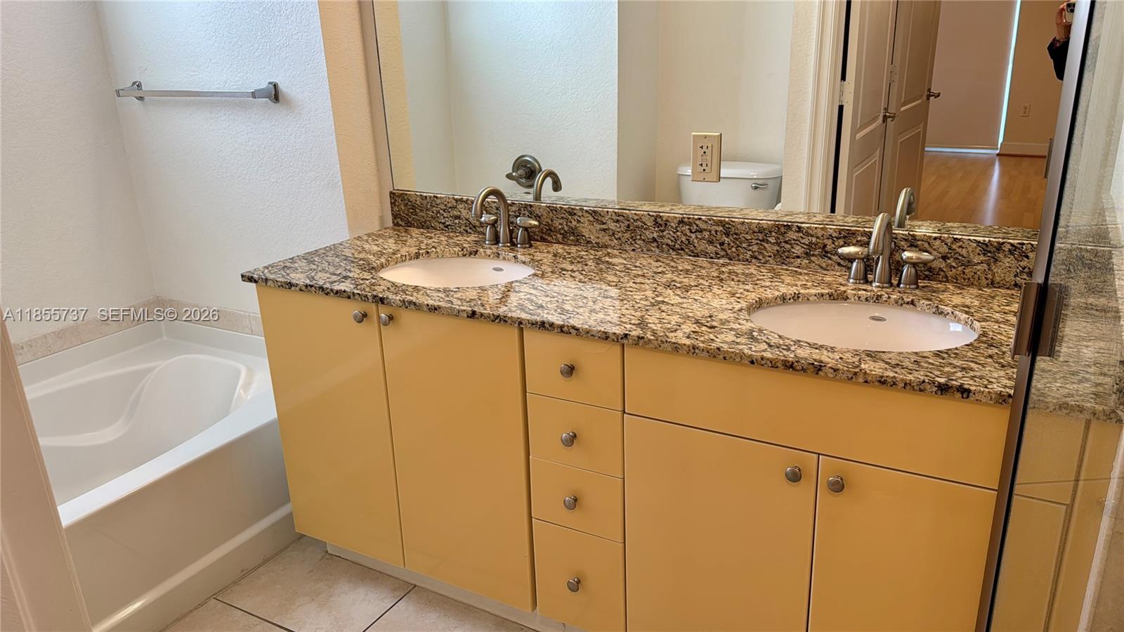 RADIUS CONDO - Residential