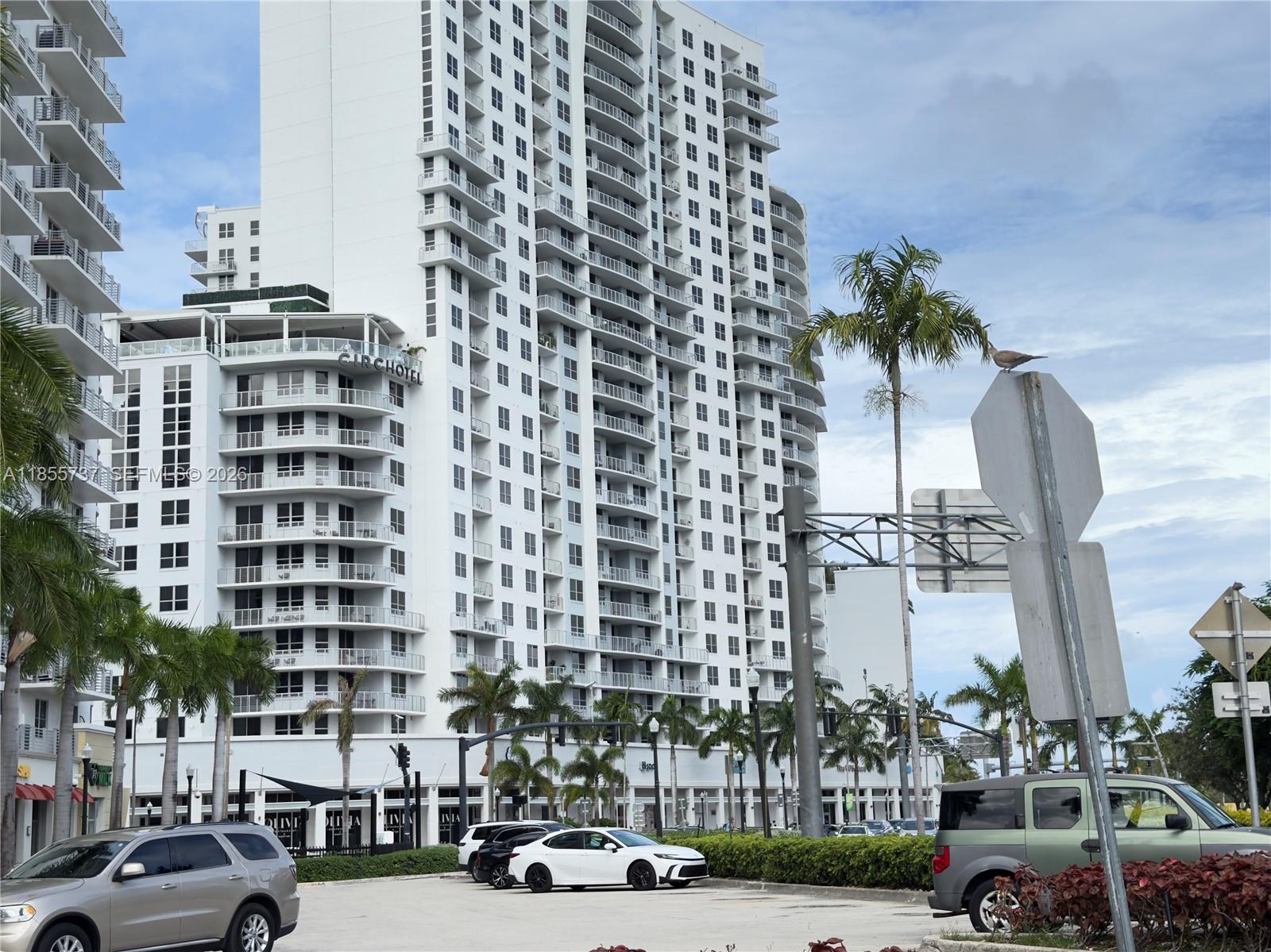 RADIUS CONDO - Residential