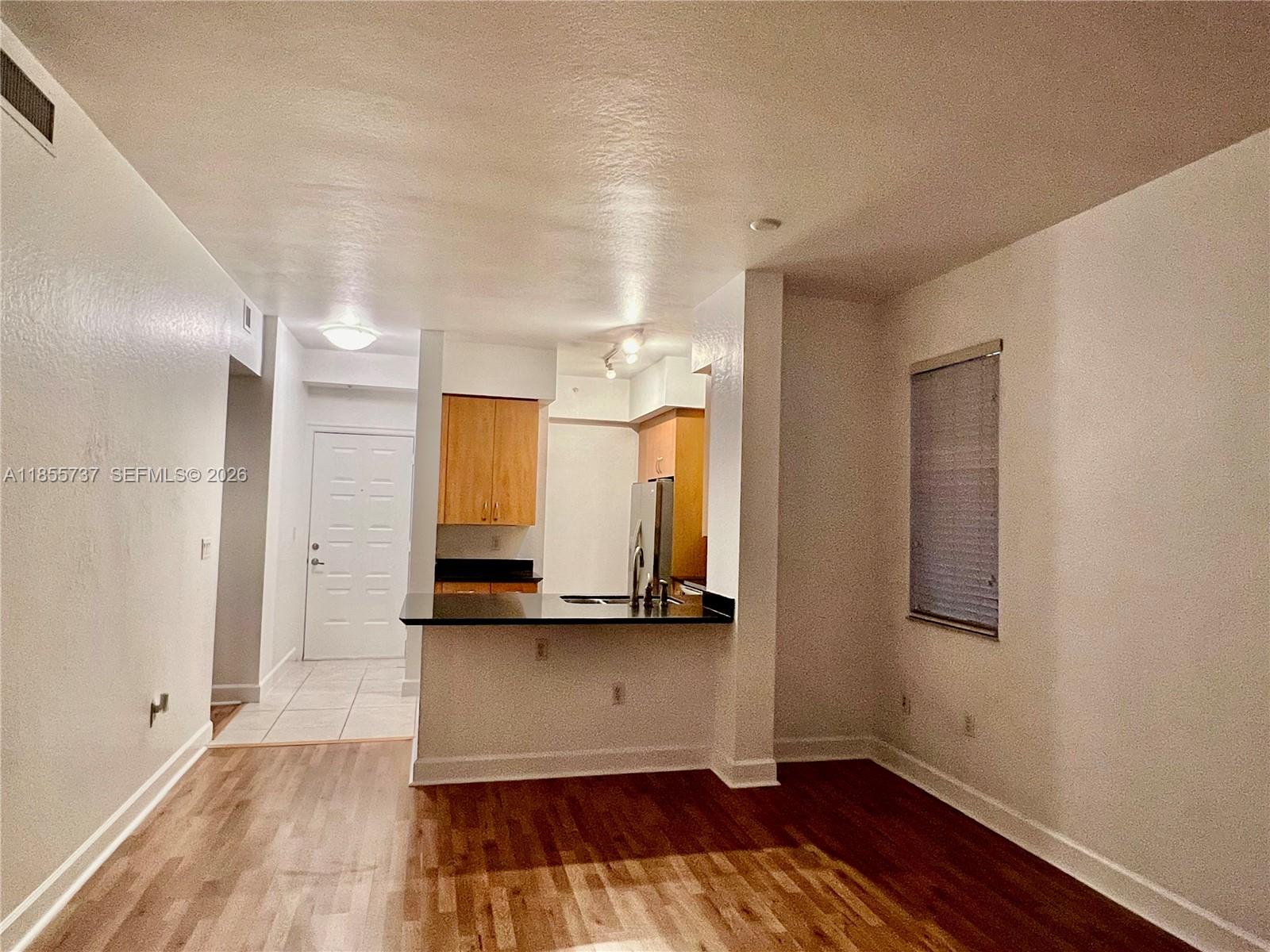 RADIUS CONDO - Residential