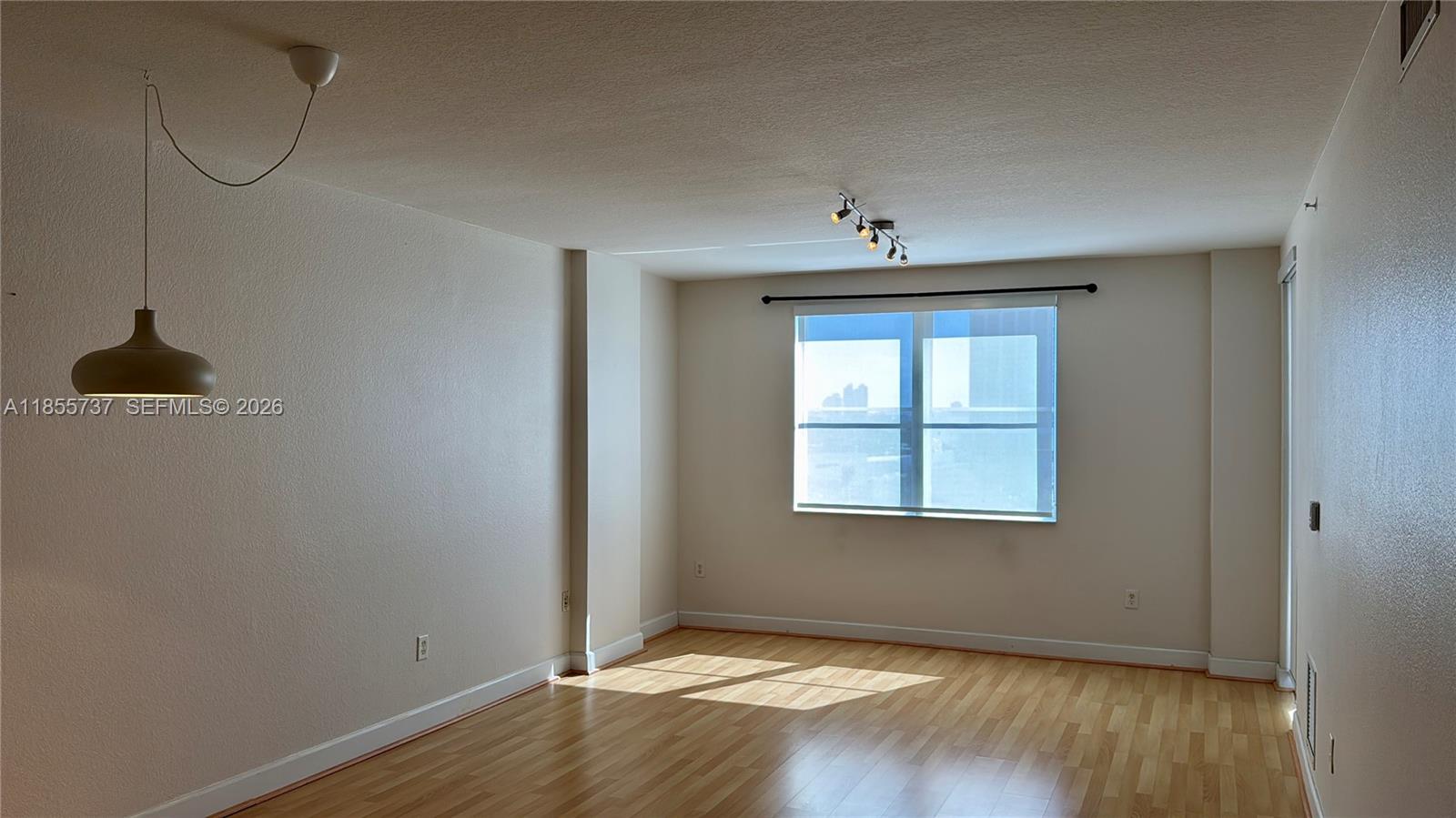 RADIUS CONDO - Residential