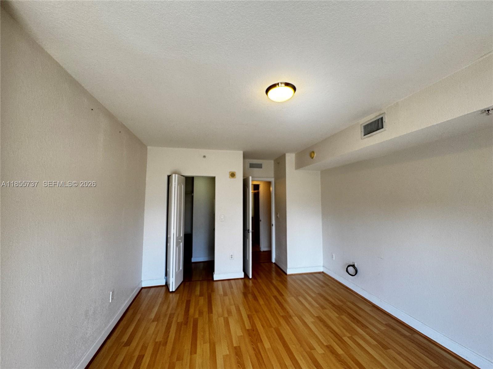 RADIUS CONDO - Residential