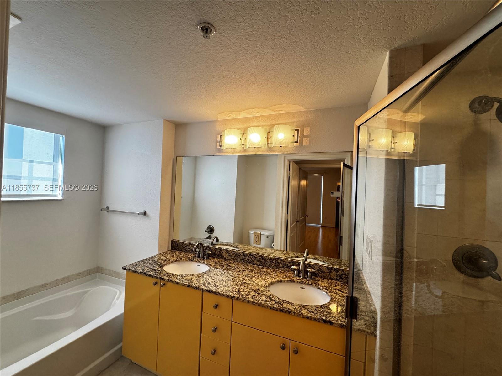 RADIUS CONDO - Residential