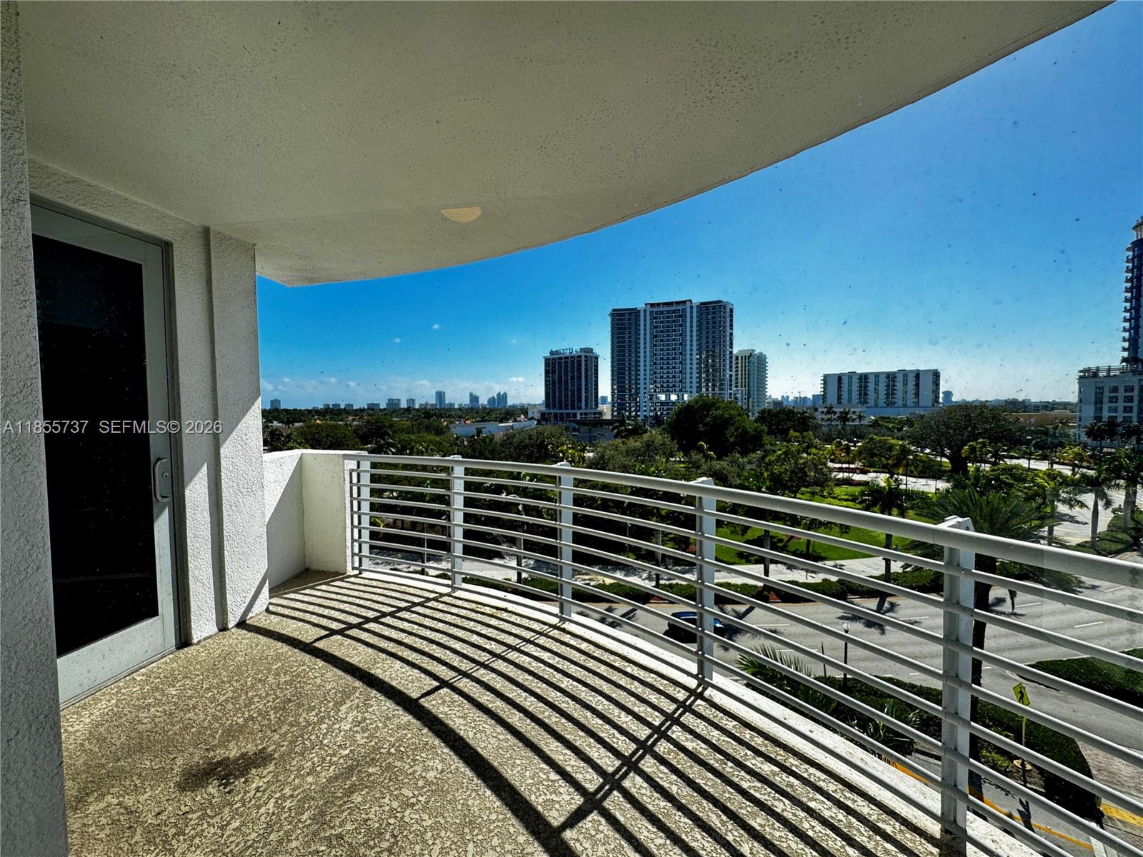 RADIUS CONDO - Residential