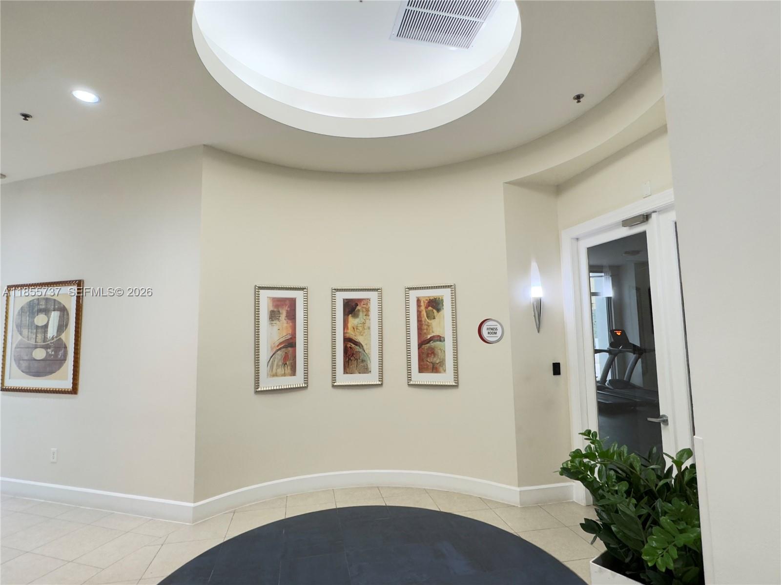 RADIUS CONDO - Residential