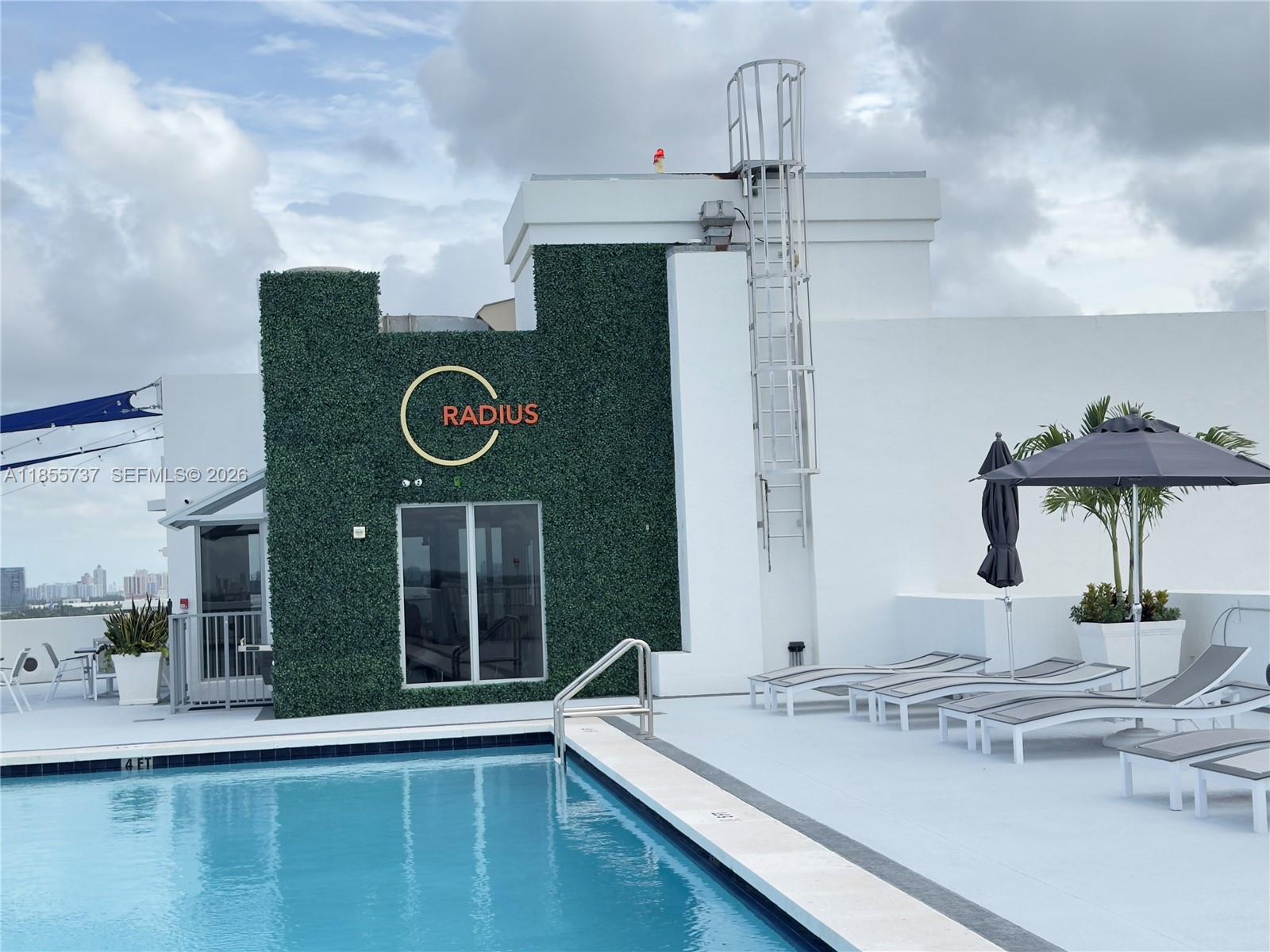 RADIUS CONDO - Residential