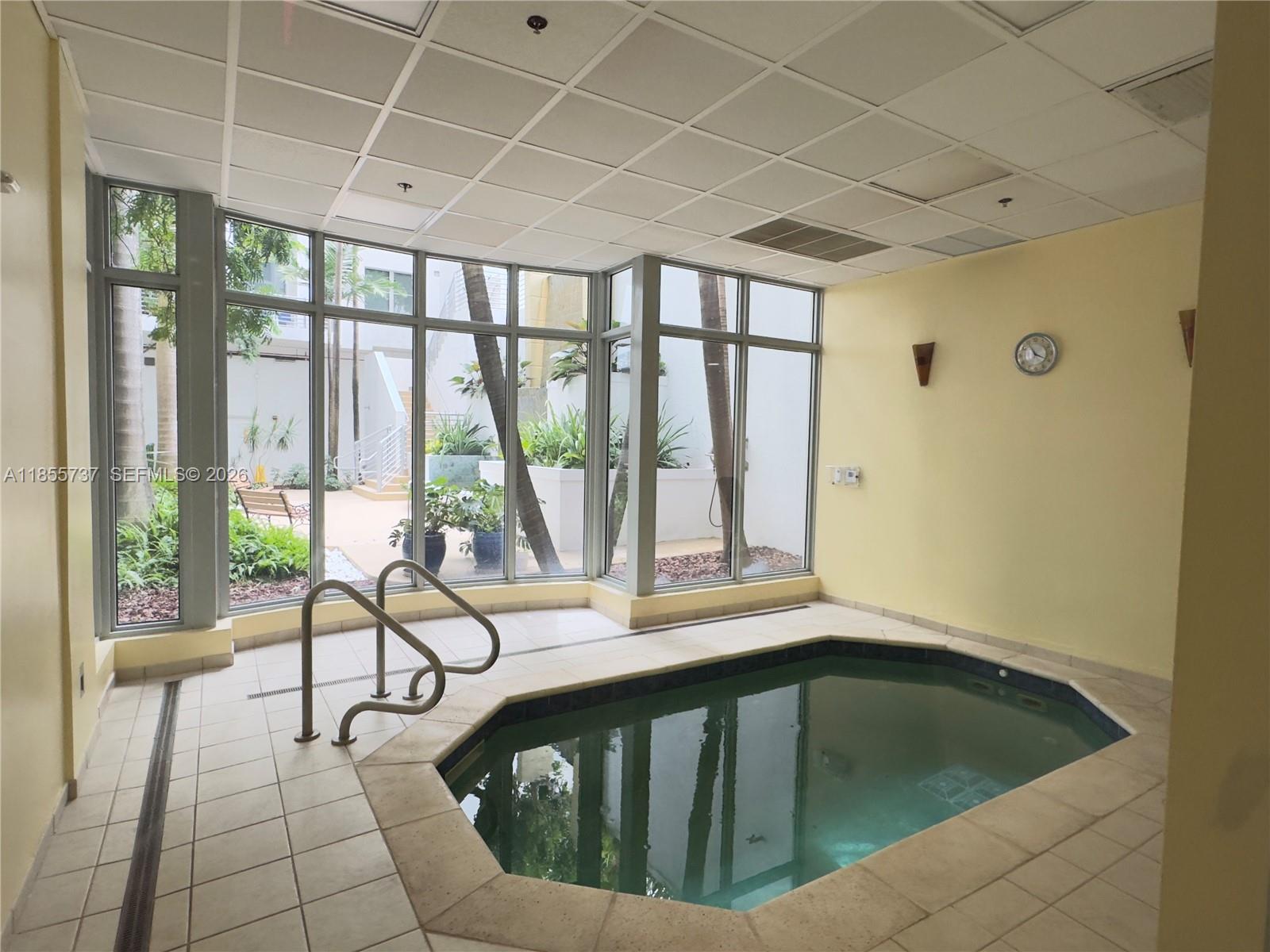 RADIUS CONDO - Residential