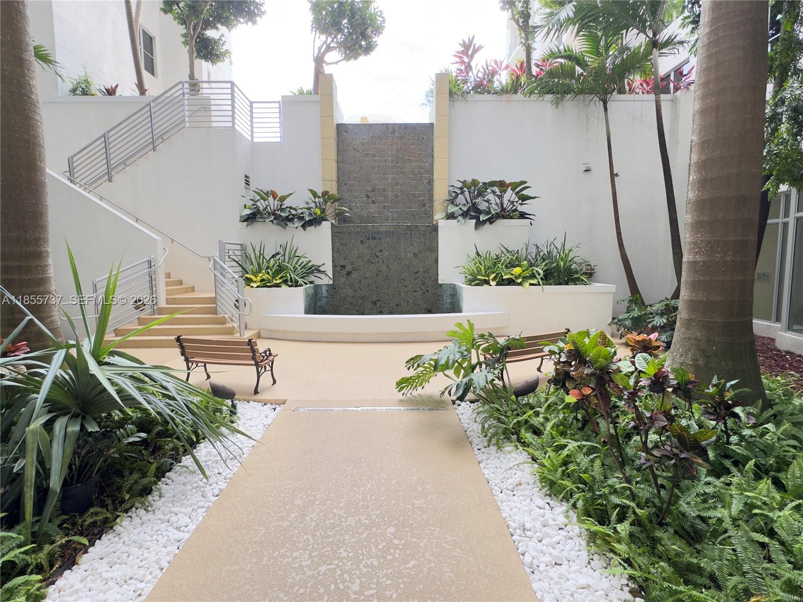 RADIUS CONDO - Residential