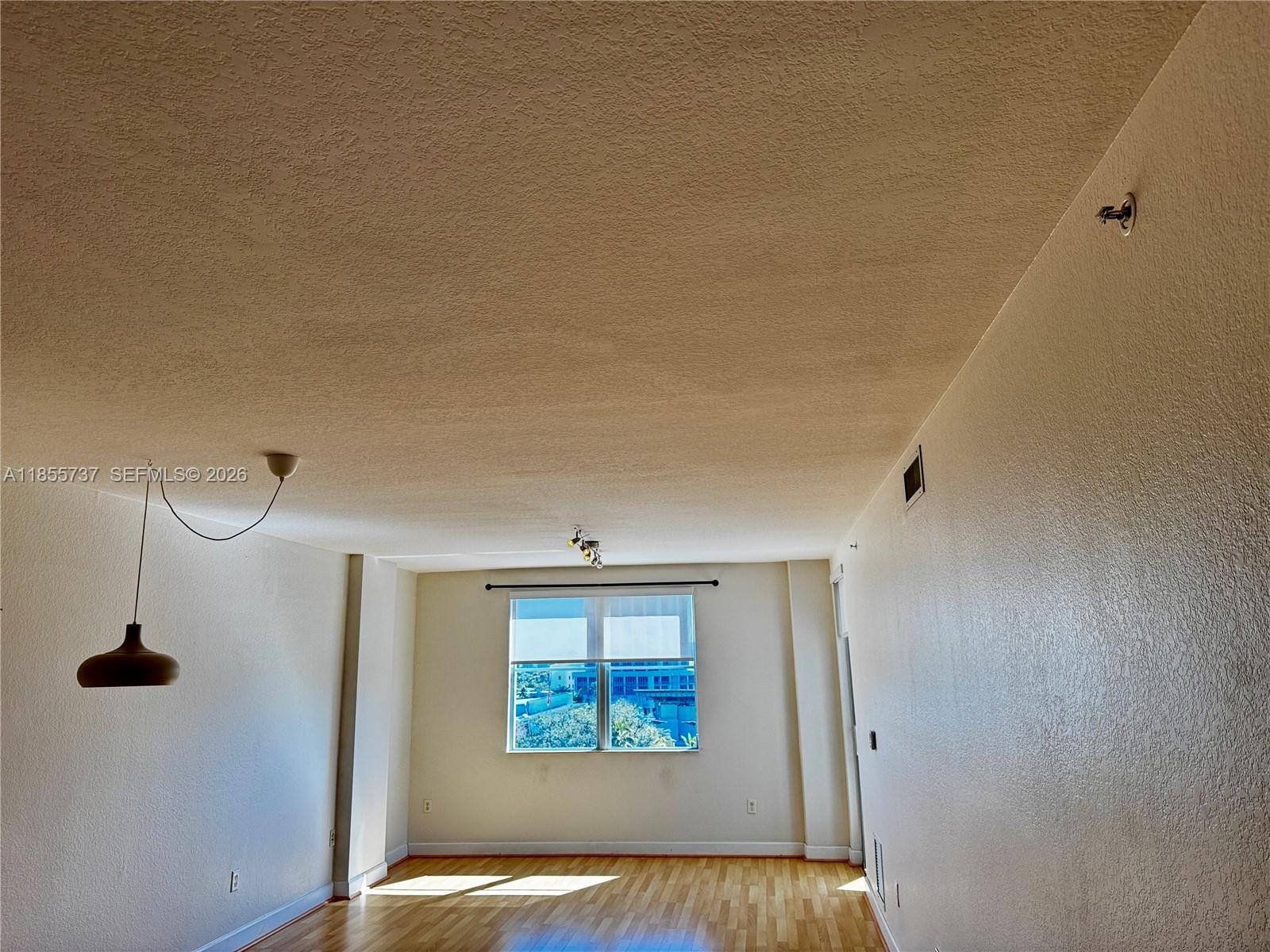 RADIUS CONDO - Residential