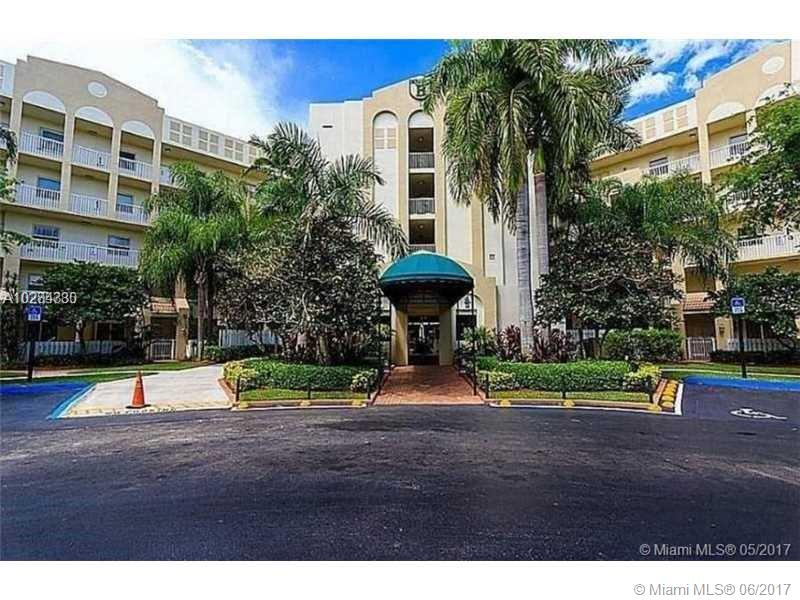 2 bedrooms 2 bathroom. Terrace overlooking lake. Great condition.Furnished