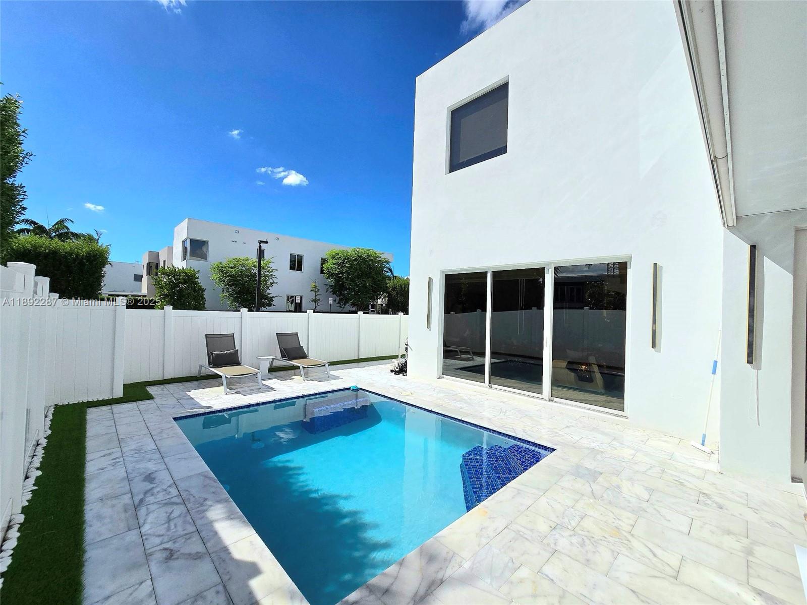 DORAL COMMONS RESIDENTIAL - Residential