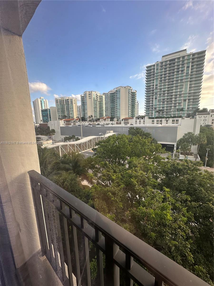 Rental Property at 16909 N Bay Road 612, Sunny Isles Beach, Miami-Dade County, Florida - Bedrooms: 1 
Bathrooms: 2  - $1,950 MO.