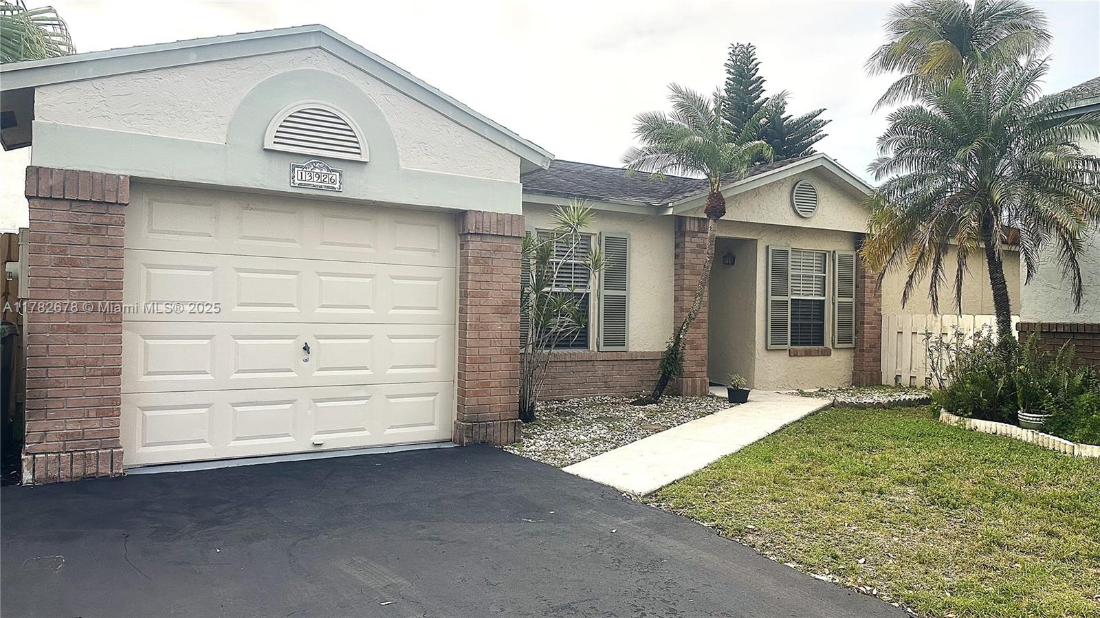 13926 Langley Pl, Davie, Broward County, Florida - 3 Bedrooms  
2 Bathrooms - 