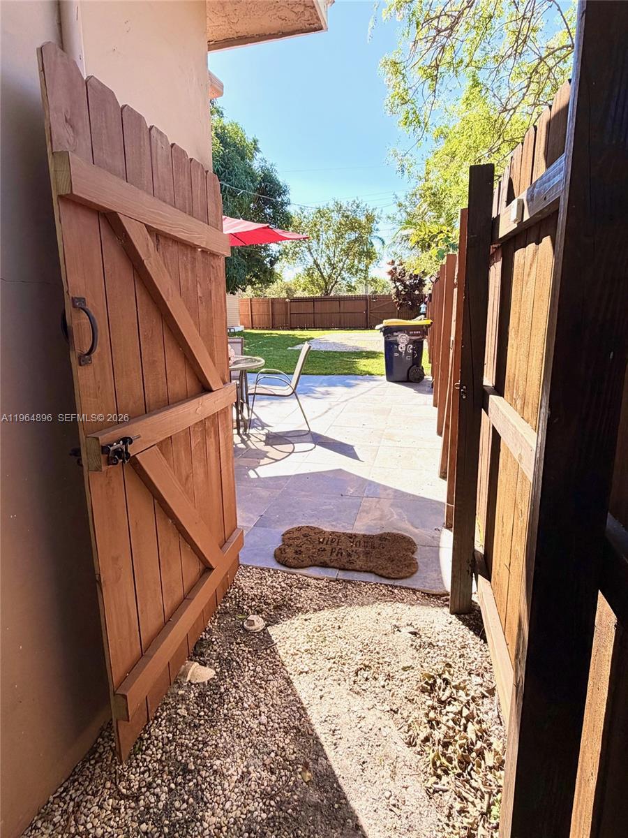 DANIA HOMESITES - Residential