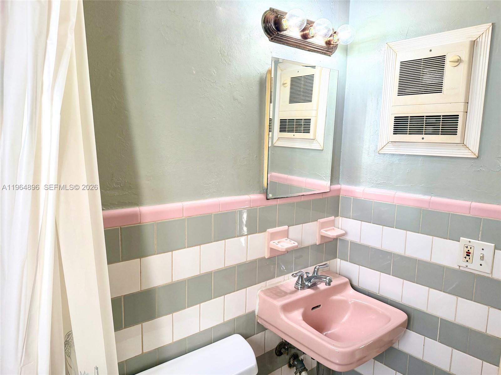 DANIA HOMESITES - Residential