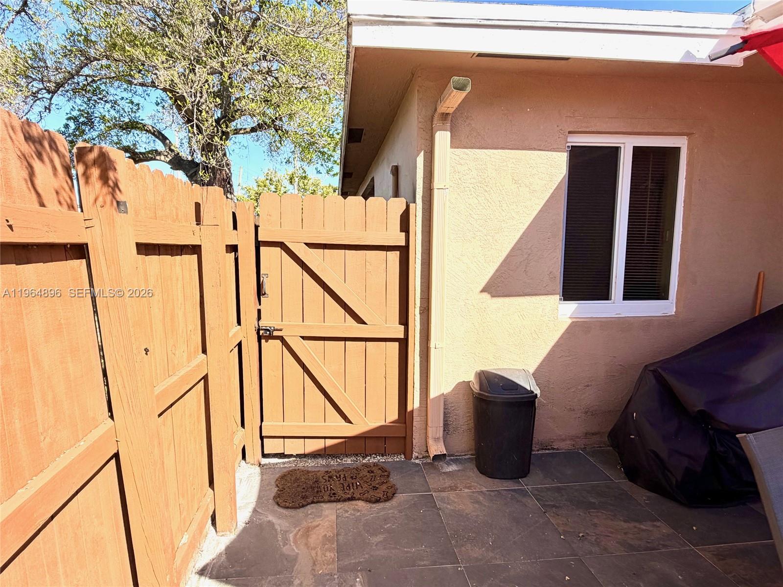 DANIA HOMESITES - Residential