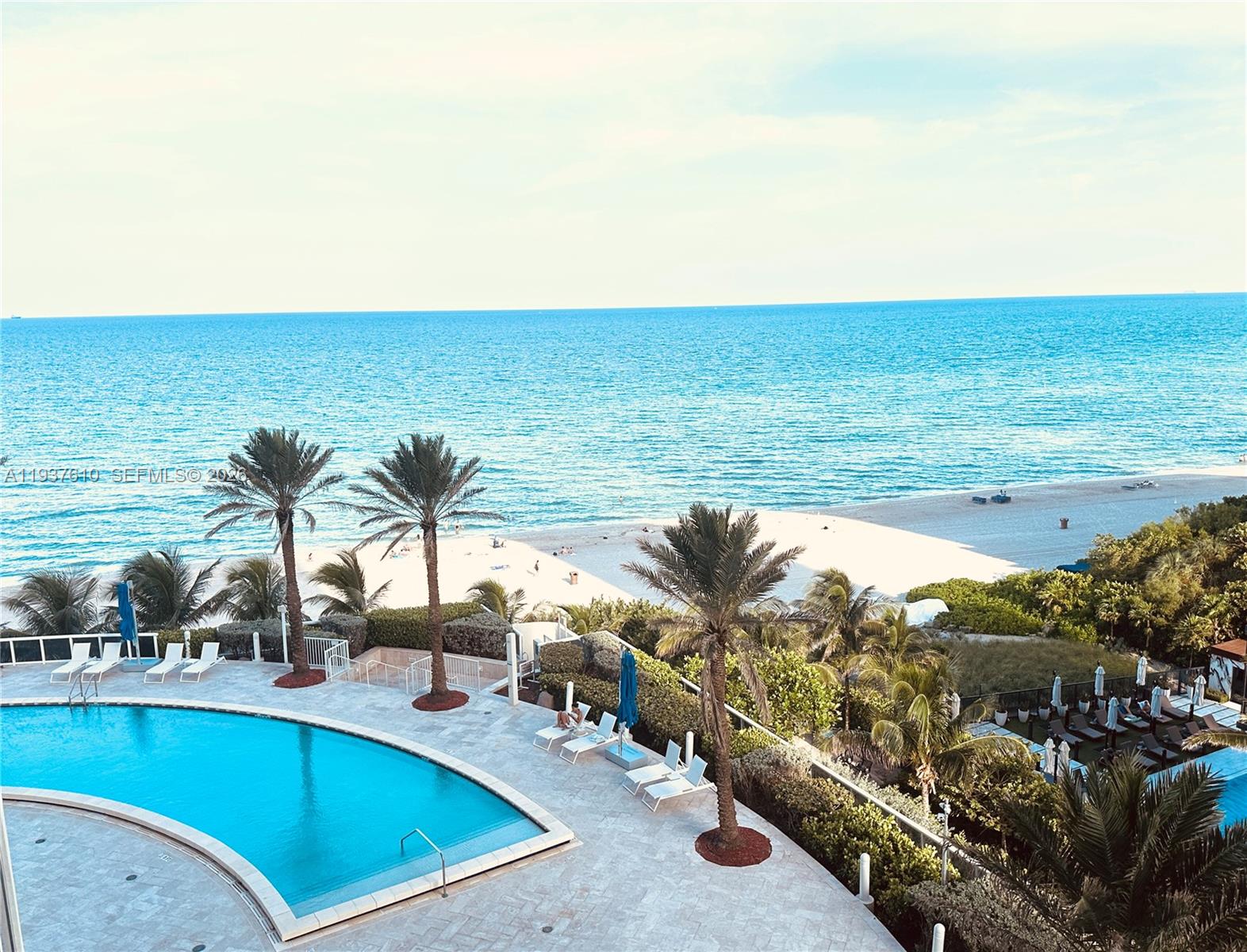 17201 Collins Ave 904