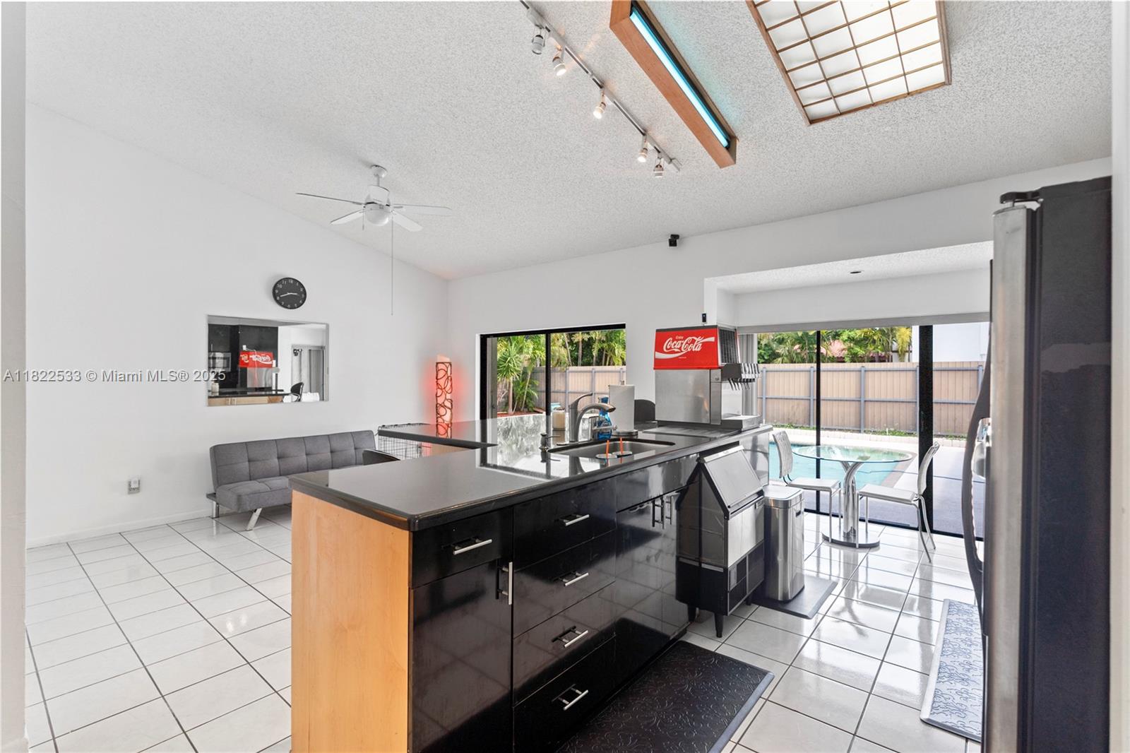 SKY LAKE TERR - Residential