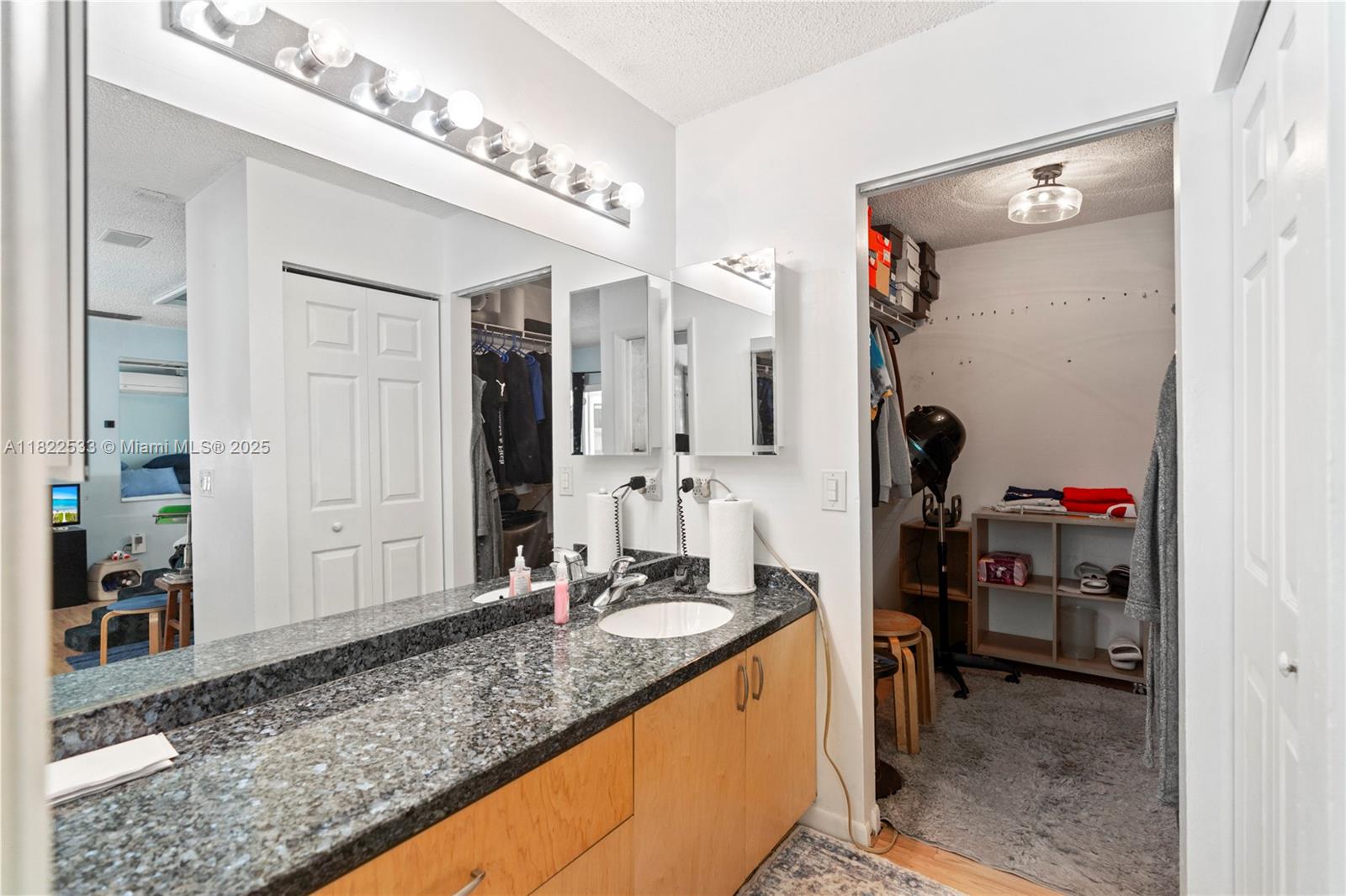 SKY LAKE TERR - Residential