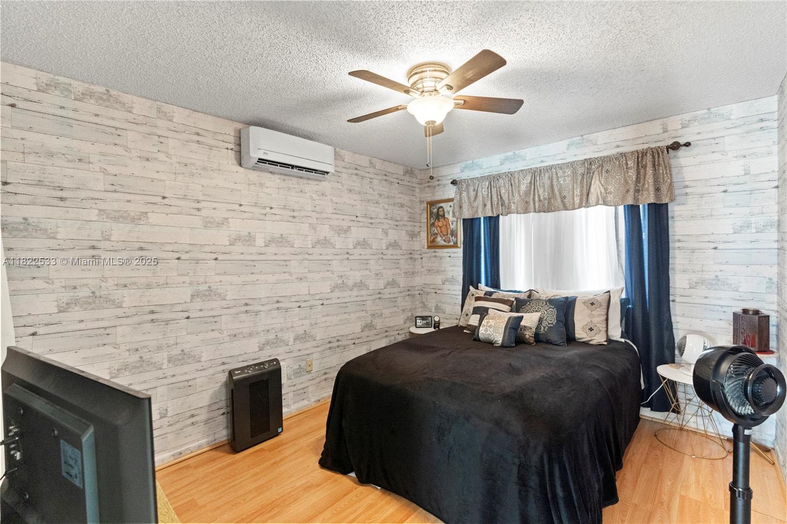 SKY LAKE TERR - Residential