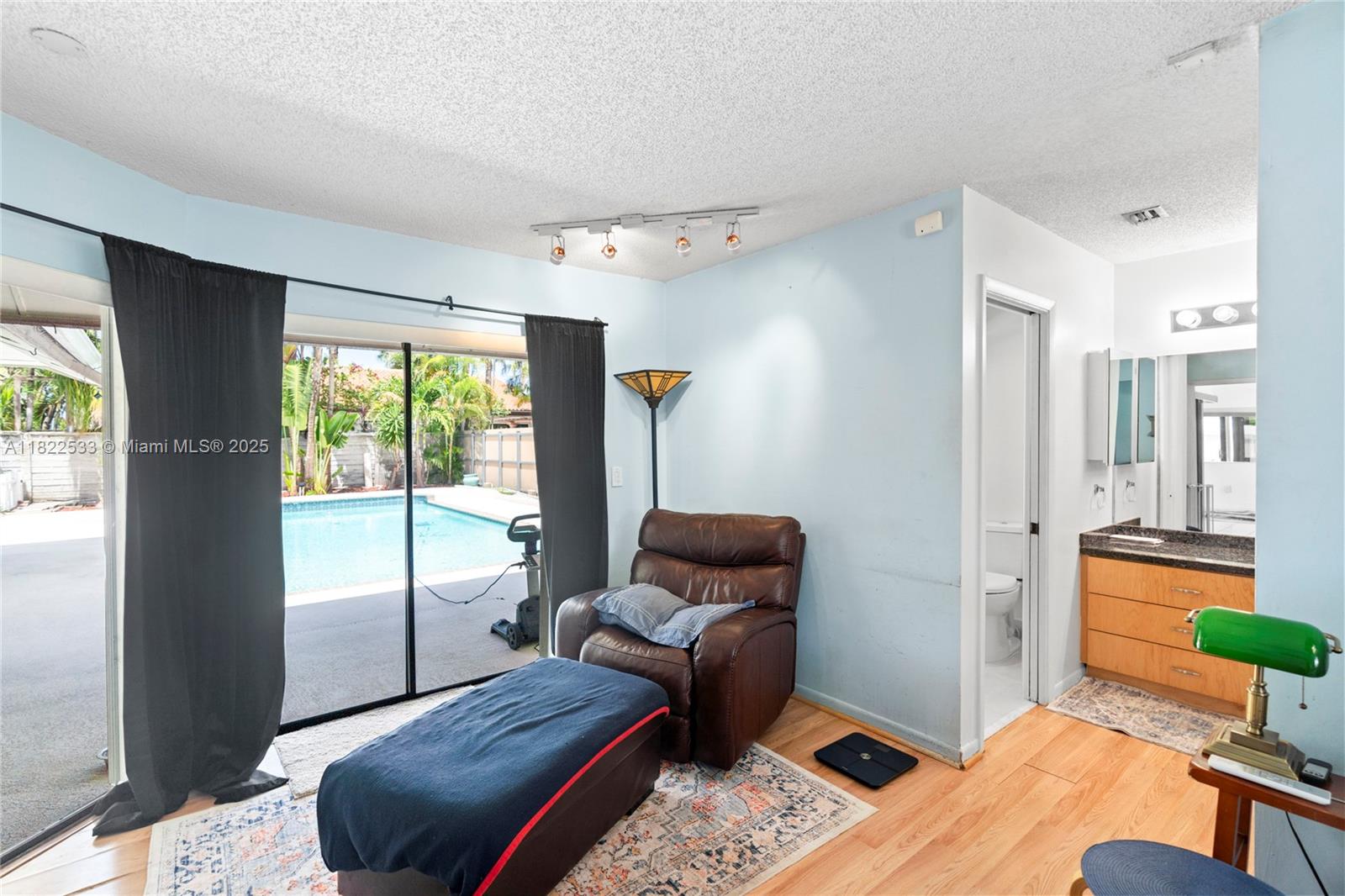 SKY LAKE TERR - Residential