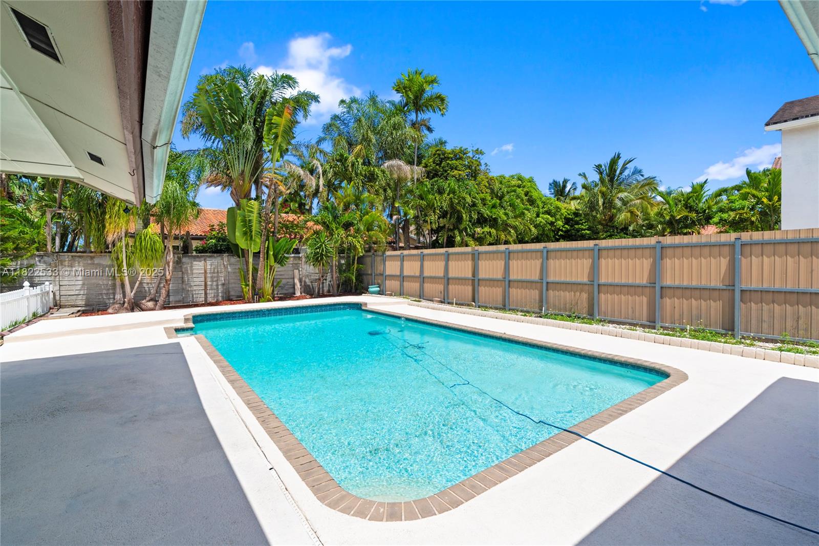 SKY LAKE TERR - Residential