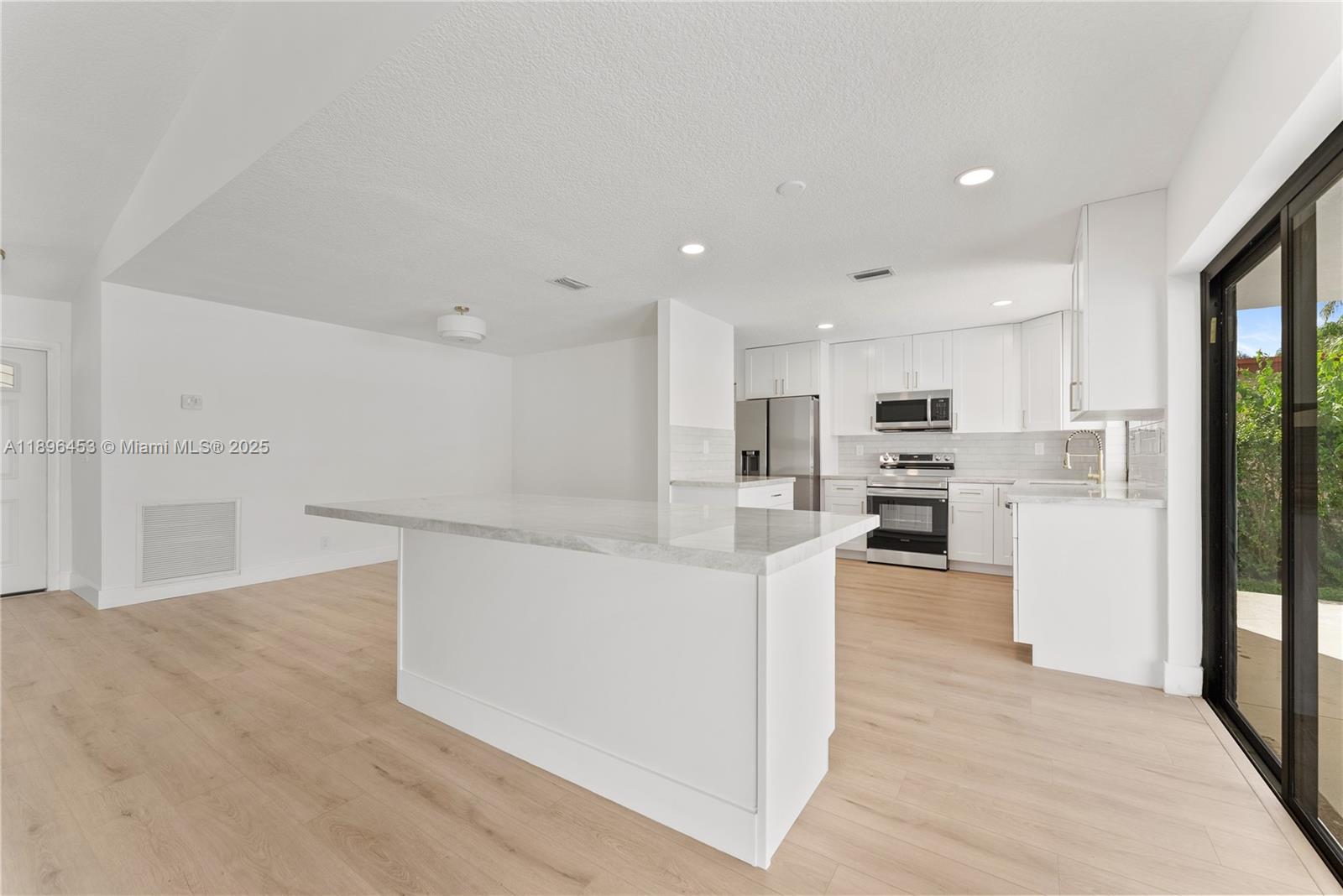 CYPRESS RUN - Residential