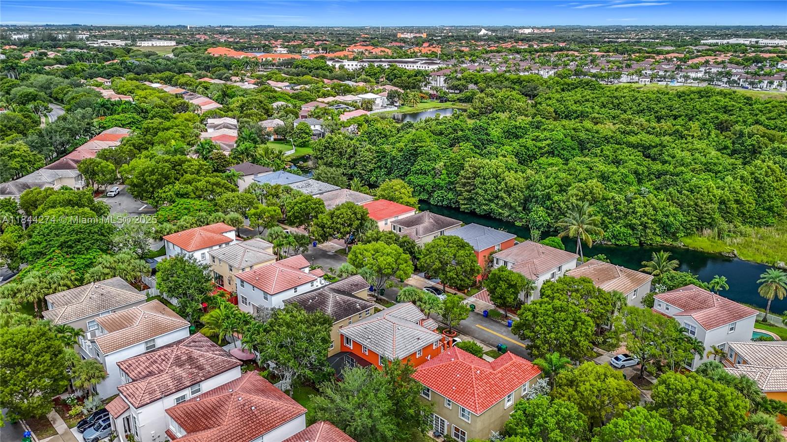 RIVIERA ISLES III - Residential