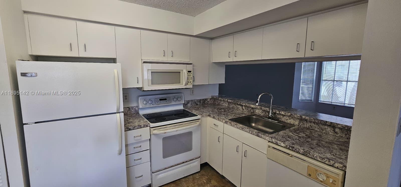 View photos, virtual tours, details... 3204 Glenmoor Dr 3204