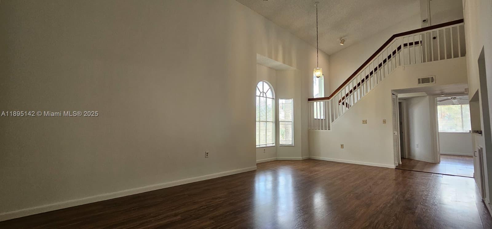 View photos, virtual tours, details... 3204 Glenmoor Dr 3204