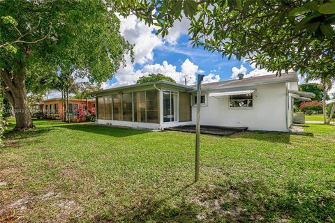 Single Family Residence in Tamarac FL 4405 48th Ave Ave 25.jpg