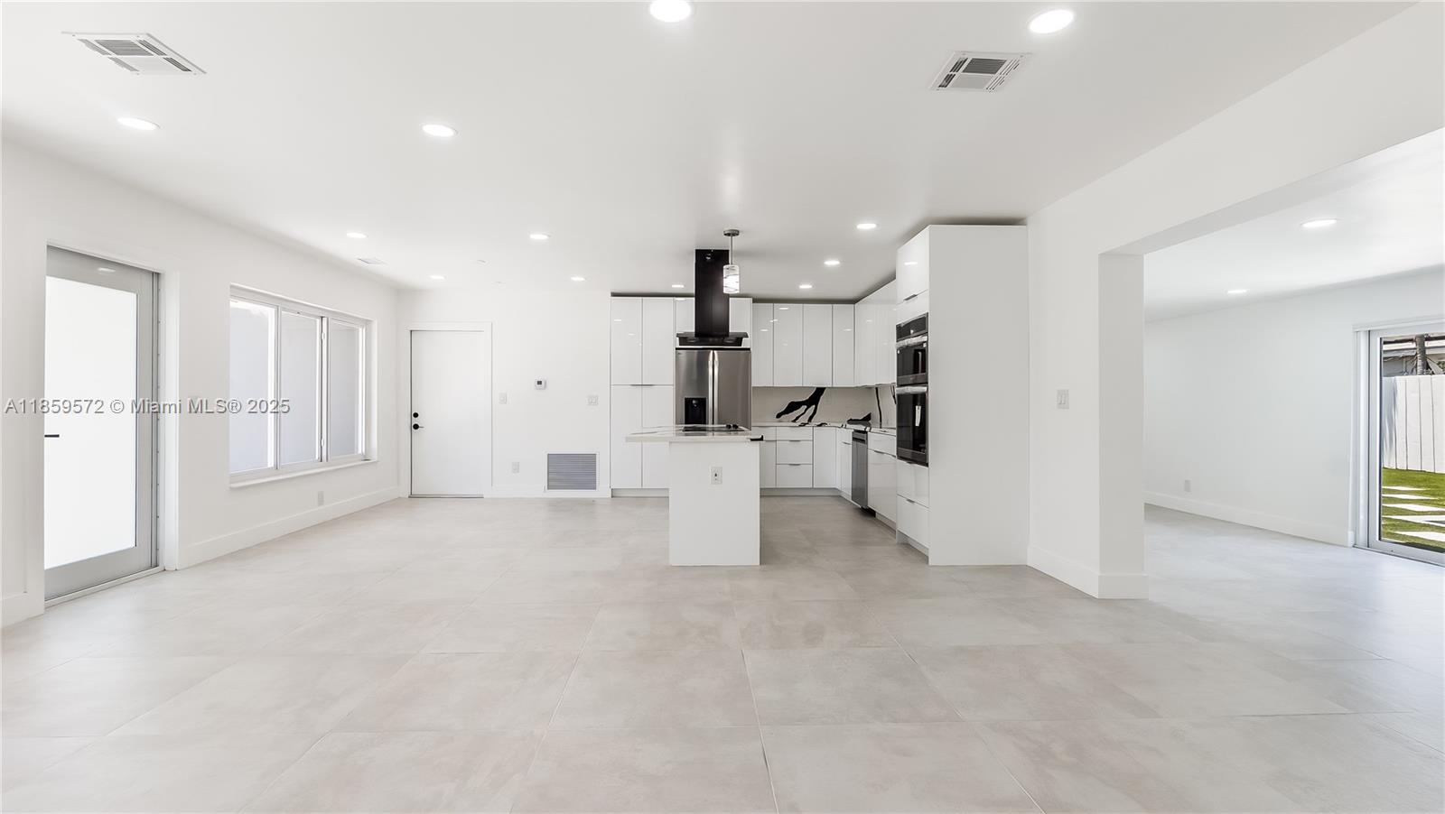1611 NE 40th Pl