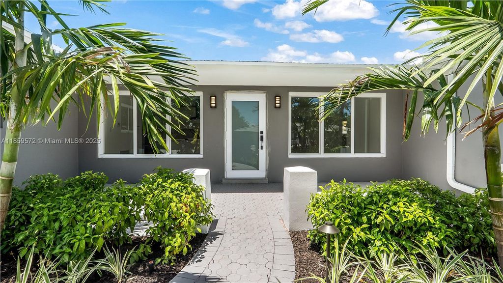 Photo of 1611 NE 40th Pl, Oakland Park, FL 33334 (MLS # A11859572)